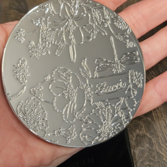 📢Birthday Month Gone Bananas 🥳 NIB Gucci Flora Silver Compact Mirror - Picture 4 of 8